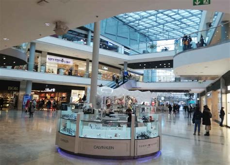 shopping centres in budapest.